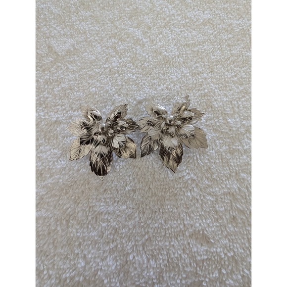 JJs House Jewelry - SAc Vintage Silver Tone Flower Brooch Set‎ Floral Pinback Pair Jewelry